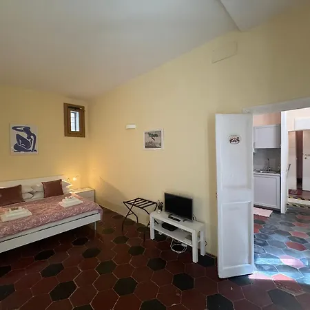 Le Due Torri In Rione Monti דירה *