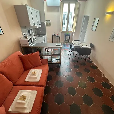 Le Due Torri In Rione Monti רומא